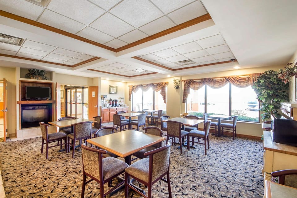 Quality Inn & Suites MidAmerica Industrial Park Area Hotel in Ozark Mountains