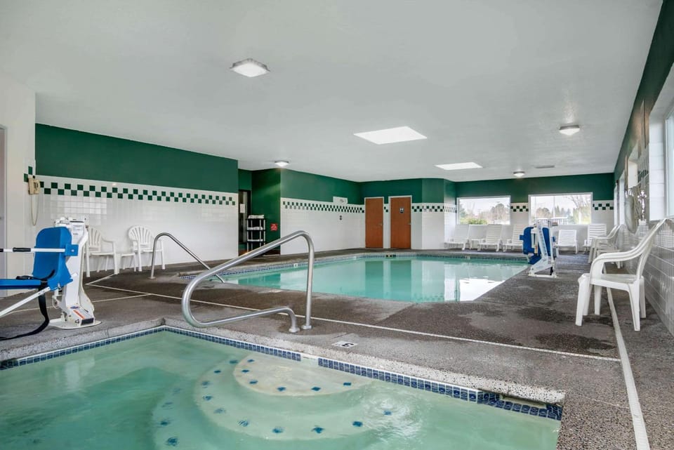 Comfort Inn & Suites Salem Northeast Hotel in Salem