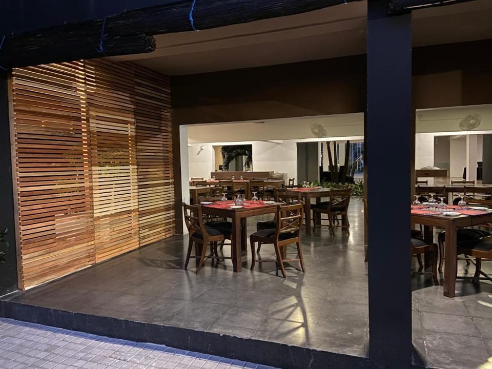 Golden Star Beach Hotel Hotel in Negombo