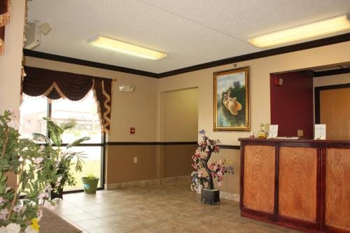 Holiday Lodge Motel in Ozark Mountains