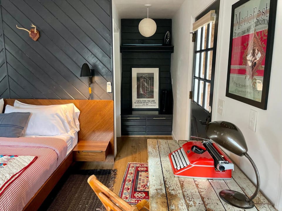 Outpost Inn Hotel in Highlands