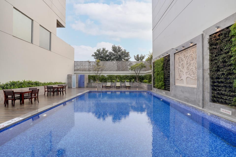 Lemon Tree Hotel Sector 60 Gurugram Hotel in Gurugram