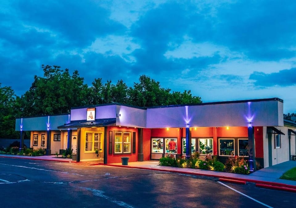 LX Hotel, SureStay Collection by Best Western Hotel in Tennessee