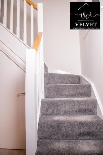 1 Bed House at Velvet Serviced Accommodation Swansea with Free Parking & WiFi - SA1 Hotel in Swansea