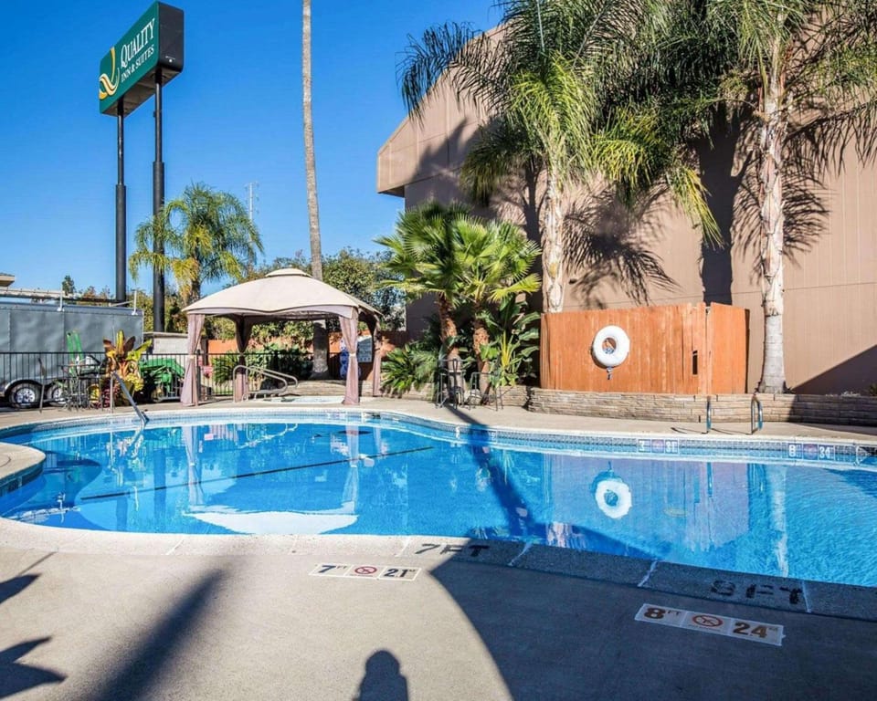 Quality Inn & Suites Cameron Park Shingle Springs Hotel in Sierra Nevada