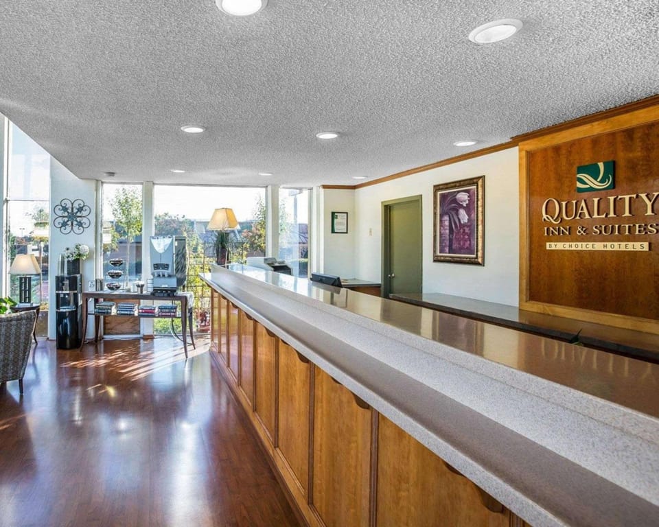 Quality Inn & Suites Cameron Park Shingle Springs Hotel in Sierra Nevada
