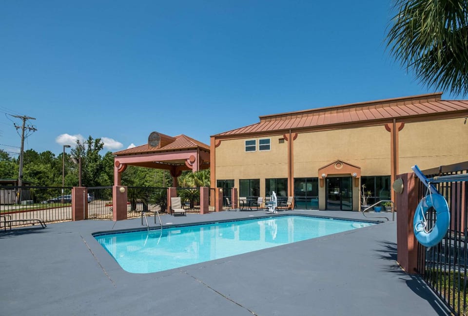 Econo Lodge Inn & Suites Diamondhead Hotel in Diamondhead