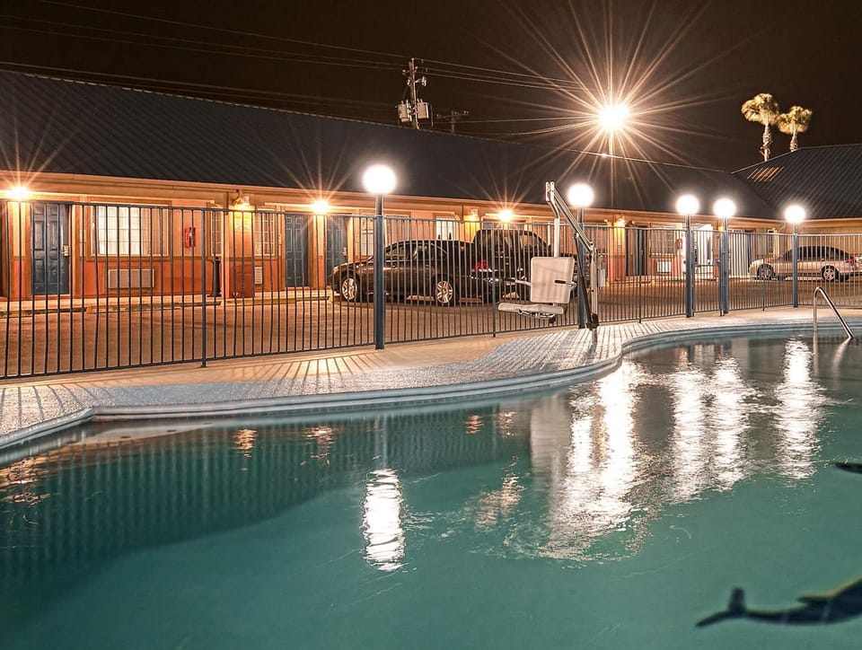 Americas Best Value Inn Sinton Hotel in Sinton