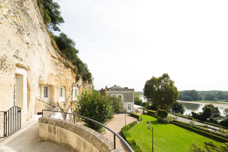 Hotel Les Hautes Roches Hotel in Centre-Val de Loire