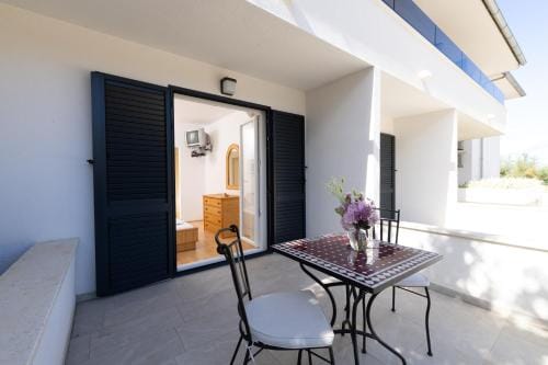 Rooms by the sea Cove Pokrivenik, Hvar - 2069 Hotel in Dubrovnik-Neretva County