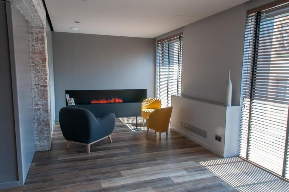 Shared lounge/TV area