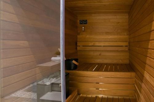 White Luxury Hotel in Thessaloniki