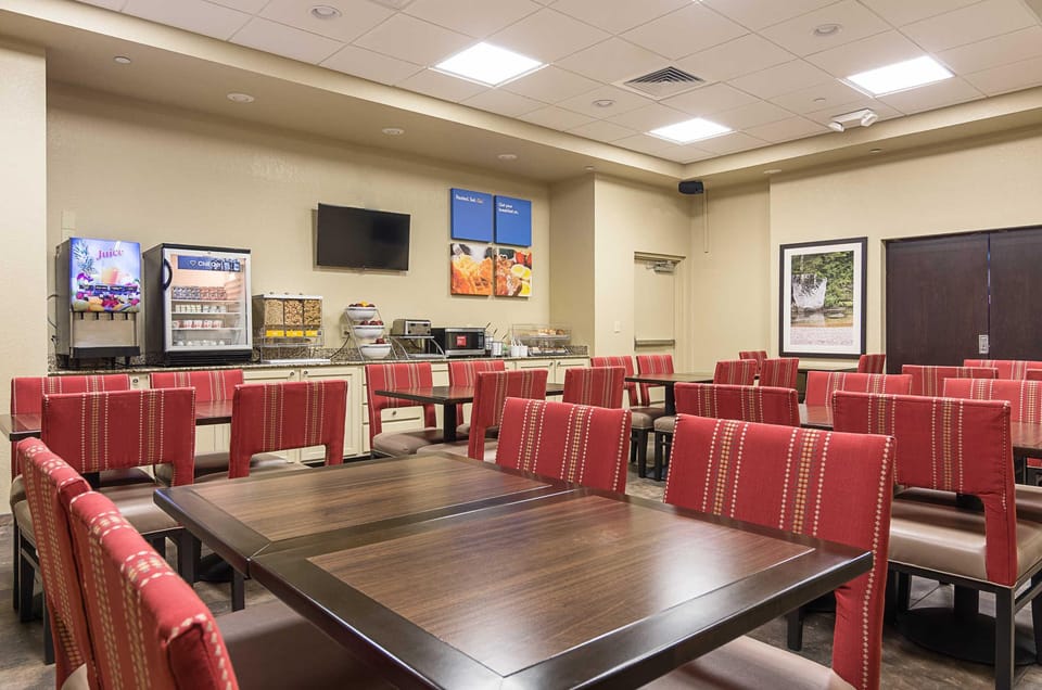 Comfort Inn Bentonville - Crystal Bridges Hotel in Rogers