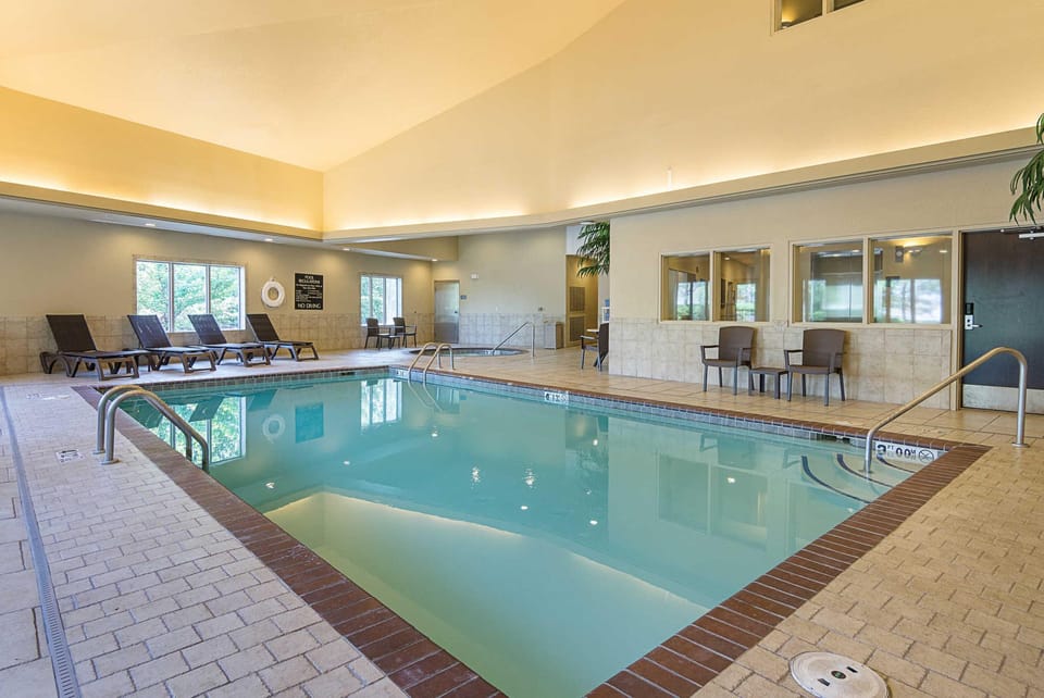 Comfort Inn Bentonville - Crystal Bridges Hotel in Rogers