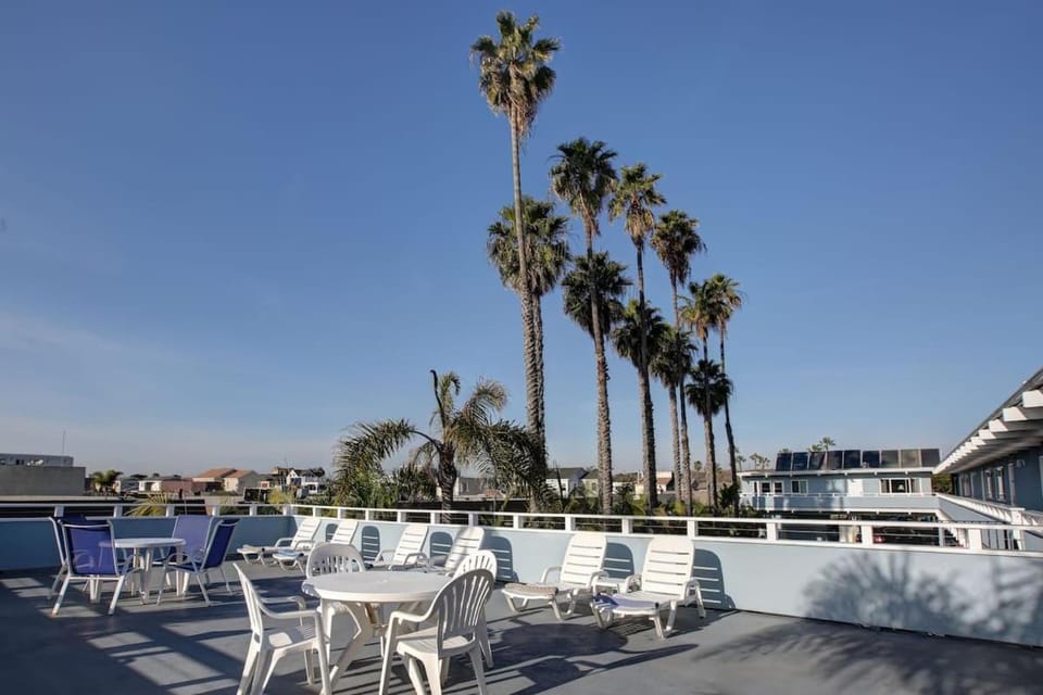 Newport Channel Inn Inn in Costa Mesa