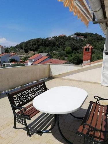 Apartments and rooms by the sea Kampor, Rab - 12473 Hotel in Supetarska Draga
