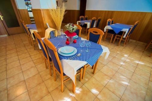 Apartments and rooms by the sea Starigrad, Paklenica - 6634 Hotel in Zadar County