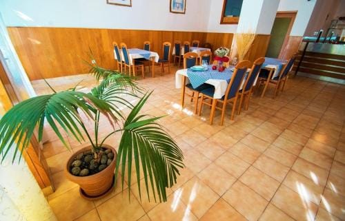 Apartments and rooms by the sea Starigrad, Paklenica - 6634 Hotel in Zadar County
