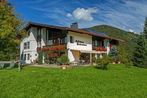 Gastehaus Menkenbauer Hotel in Ruhpolding