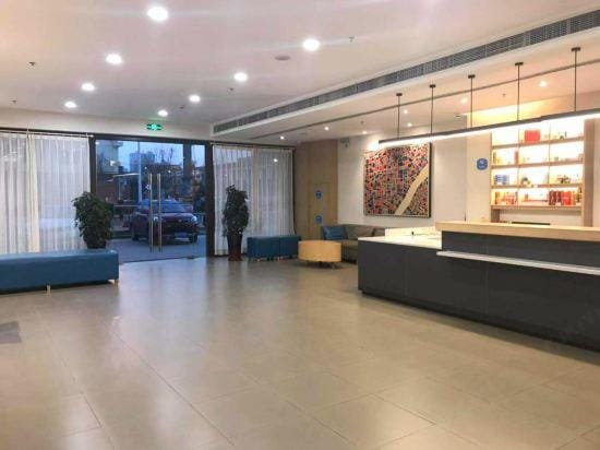 Hanting Hotel (Wuxi Qianzhou Wuzhou International Plaza) Hotel in Suzhou