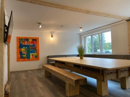 Fitters' accommodation near Dresden - comfortable beds, only men, free WLAN & parking spaces, also f Hostel in Dresden