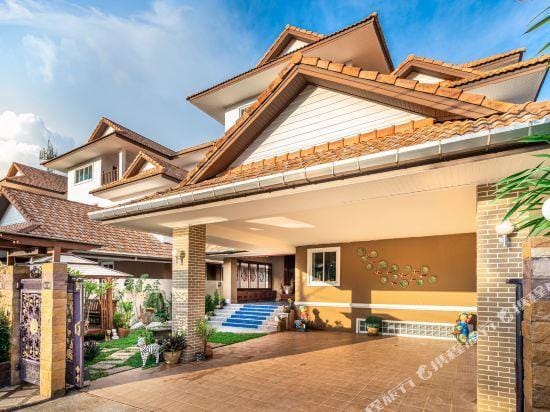 Anyaburi Private Pool Villa Hotel in Chalong