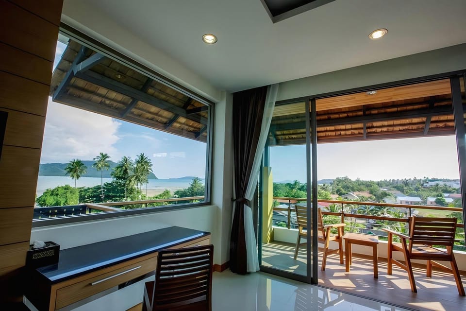 Aqua Resort Phuket - Near Beach and Chalong Pier Hotel in Rawai