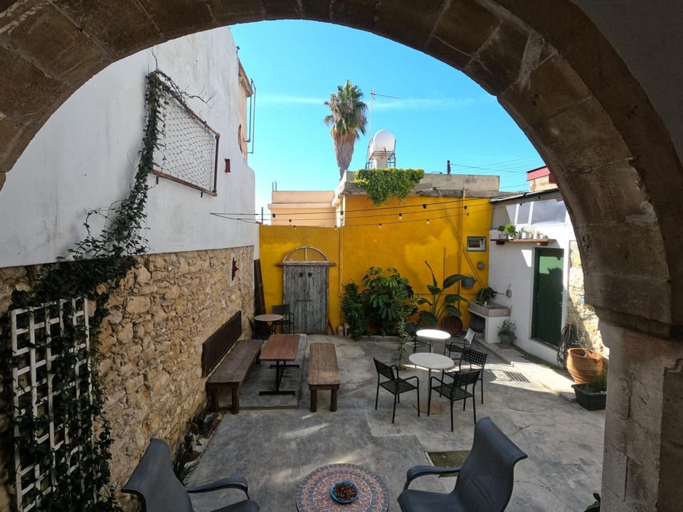 Le Mat Hostel Hostel in Larnaca