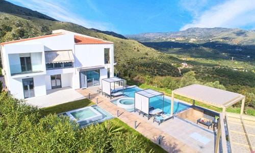 Mistral Suite Heated Pool Hotel in Crete