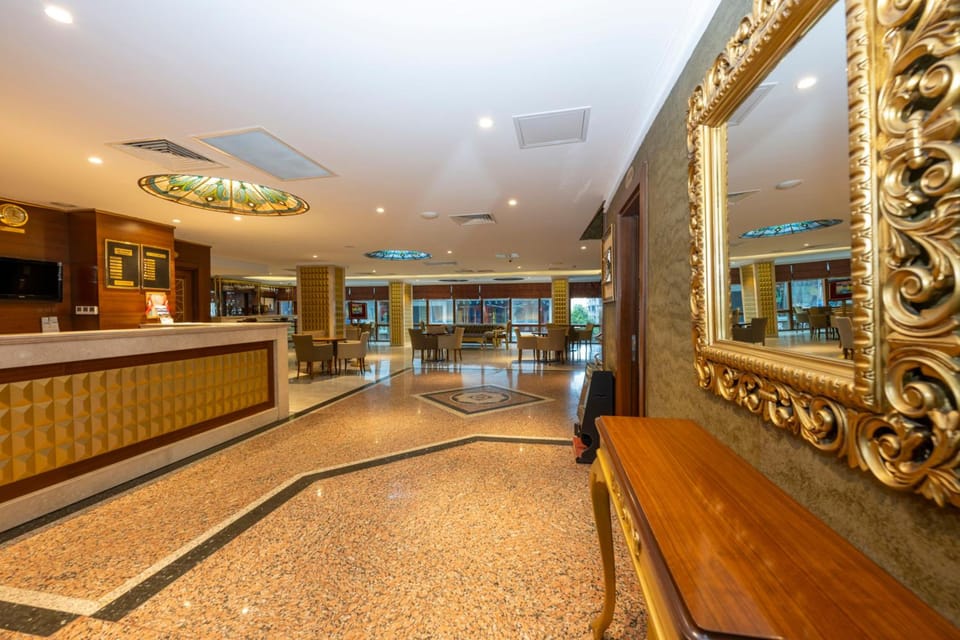 Shared lounge/TV area