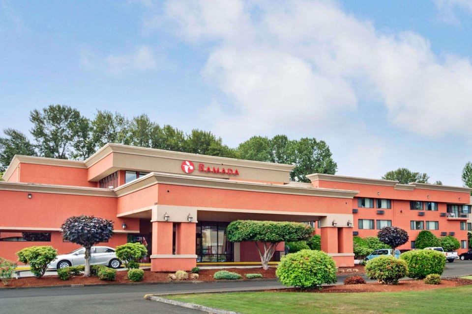 Ramada by Wyndham Tukwila Southcenter Hotel in Tukwila