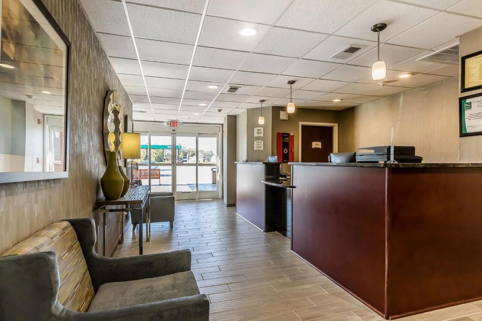 Quality Inn Pleasant View Hotel in Tennessee