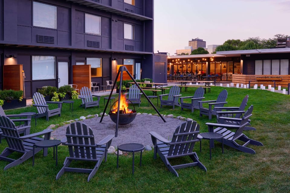 Trumbull and Porter Hotel in Windsor