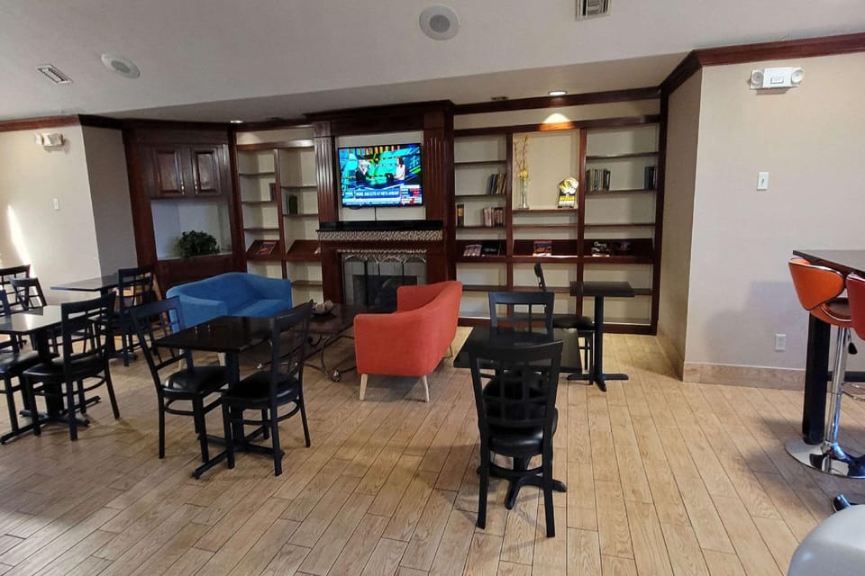 Quality Inn & Suites Columbia I-70 Hotel in Columbia