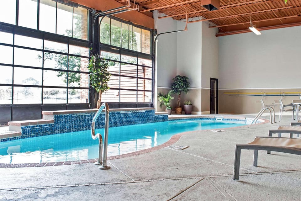 Baymont by Wyndham Festus Hotel in Ozark Mountains