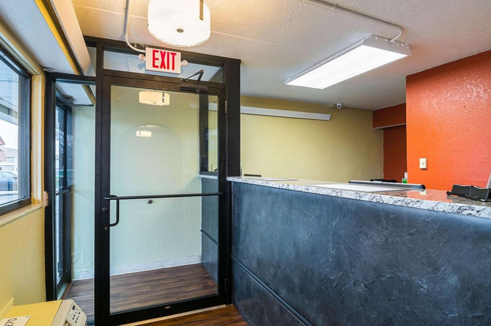 Econo Lodge South Holland - Chicago Southland Hotel in East Hazel Crest