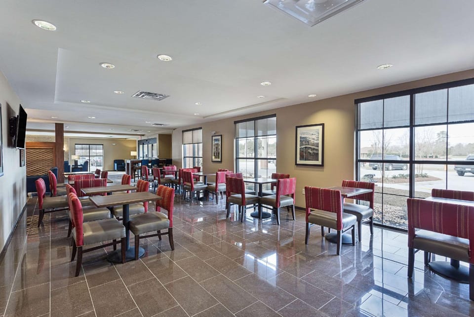 Comfort Inn & Suites Zachary Hotel in Mississippi