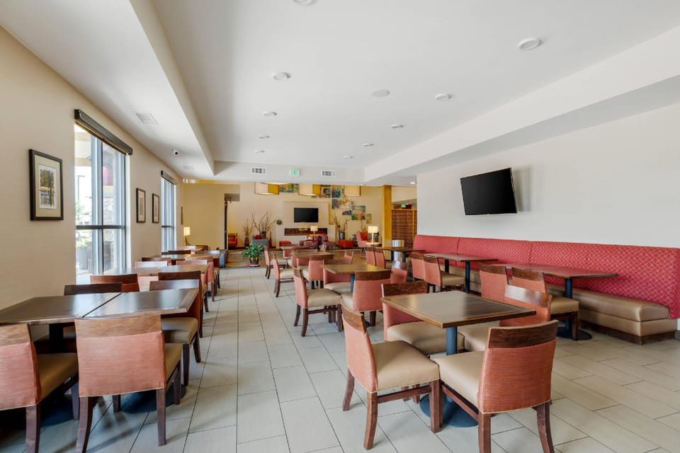 Comfort Suites Loveland Hotel in Loveland