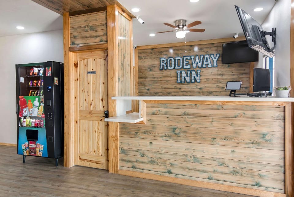 Rodeway Inn Broken Bow-Hochatown Hotel in Broken Bow