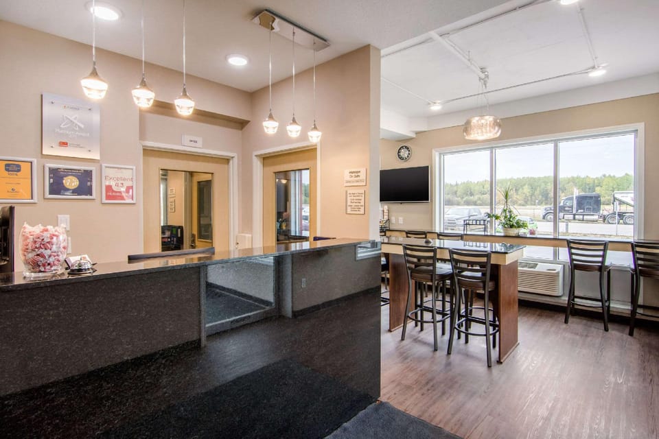 Econo Lodge Hotel in Alberta