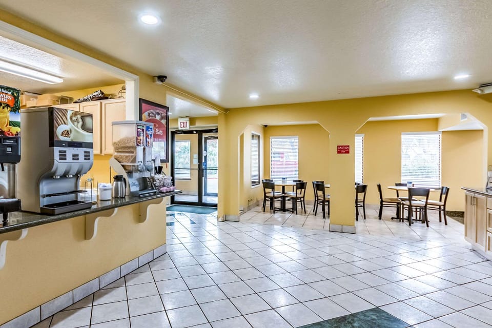 Econo Lodge Near Lackland Air Force Base-SeaWorld Hotel in San Antonio