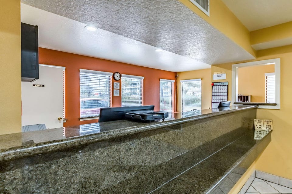 Econo Lodge Near Lackland Air Force Base-SeaWorld Hotel in San Antonio