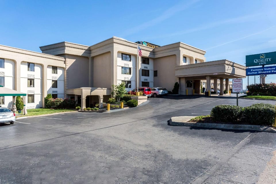 Comfort Inn & Suites Nashville Downtown - Stadium Hotel in East Nashville