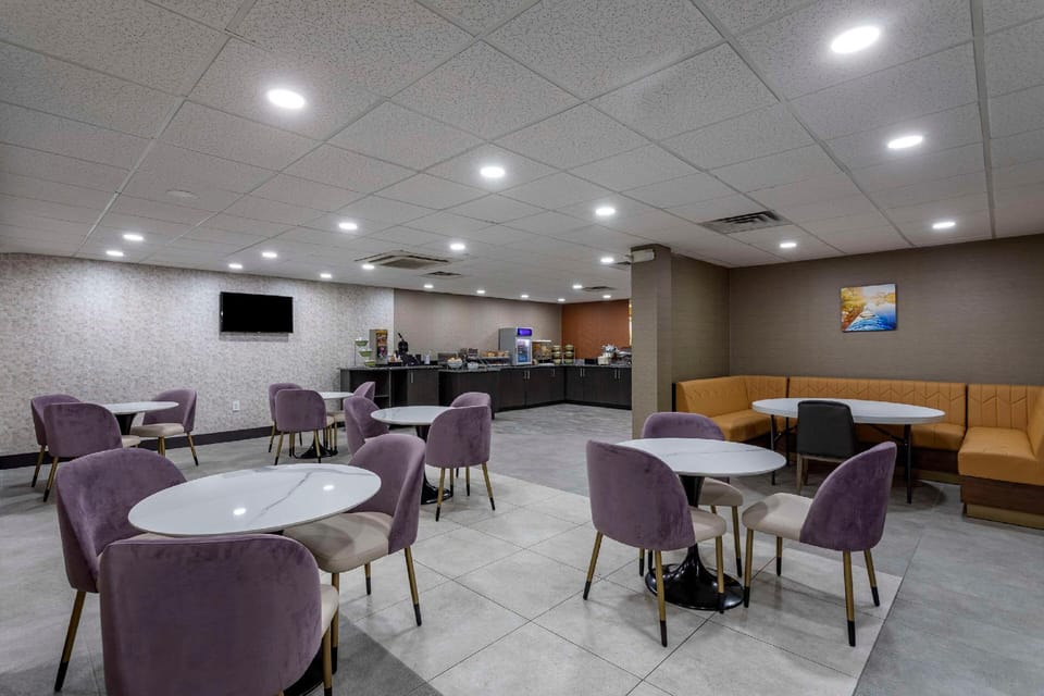 Comfort Inn & Suites Nashville Downtown - Stadium Hotel in East Nashville