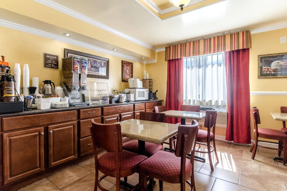 Rodeway Inn & Suites Jacksonville near Camp Lejeune Hotel in Jacksonville
