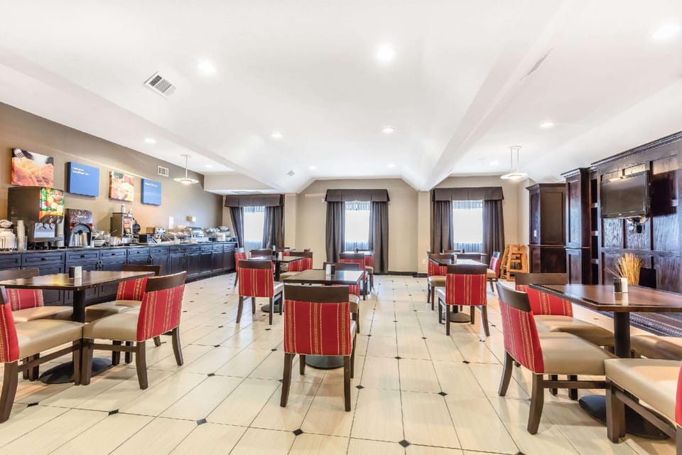 Comfort Inn & Suites Crystal Inn Sportsplex Hotel in Harrison County