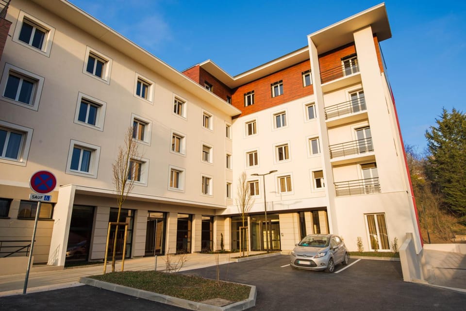 The  Residence, Hôtel Westlodge, Lyon Nord Hotel in Auvergne-Rhône-Alpes
