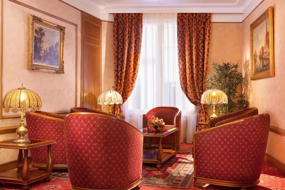 The Originals City, Hôtel Paix République, Paris Hotel in Paris