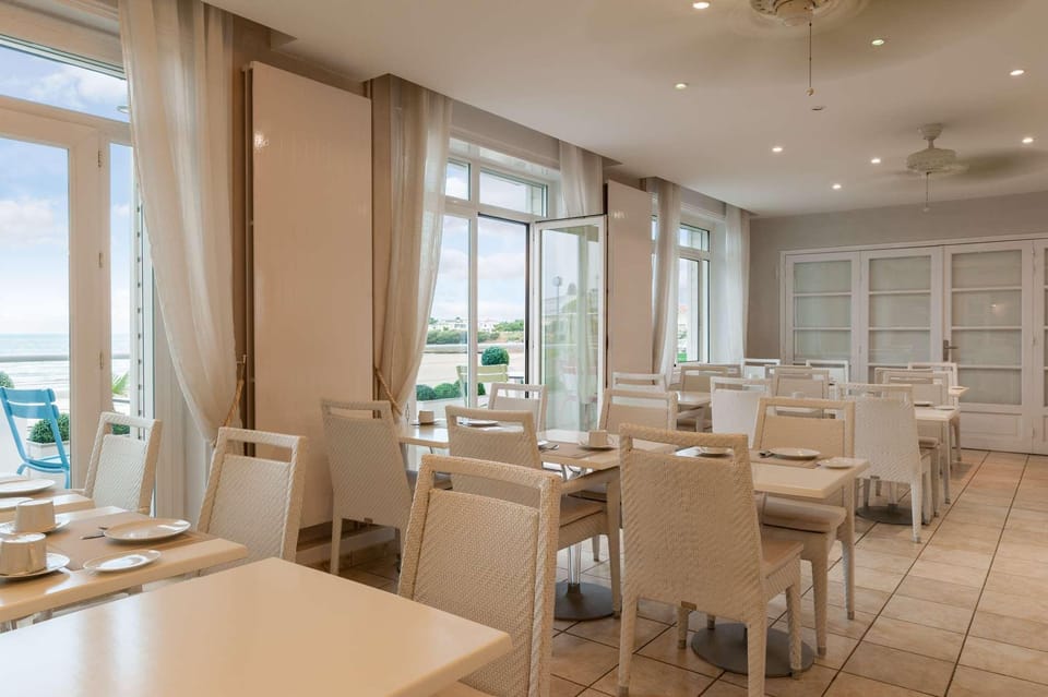 Hôtel Miramar, Royan Hotel in Vaux-sur-Mer