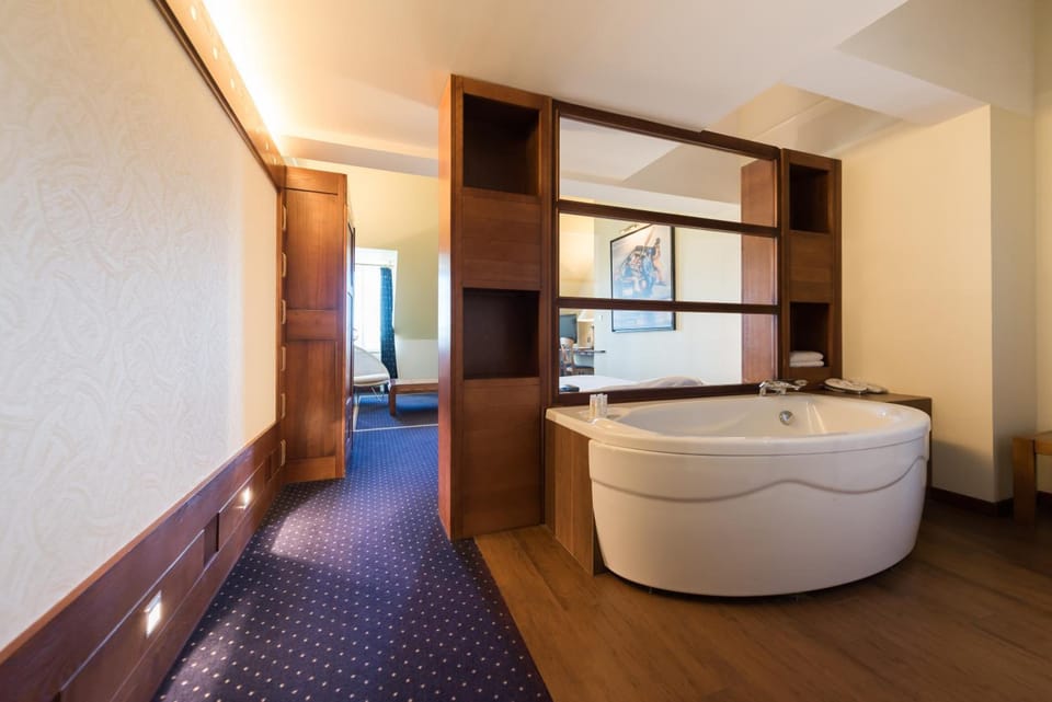 Hostellerie de la pointe Saint Mathieu & Spa Nuxe Hotel in Plougonvelin